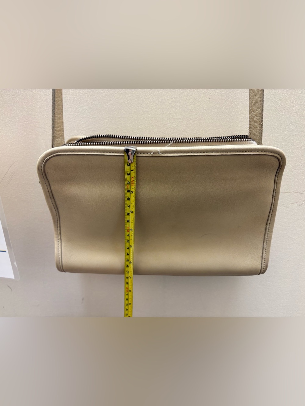Vintage Coach Sutton Bag #9814 
Cream Leather Crossbody-see pics for stains - Picture 2 of 16
